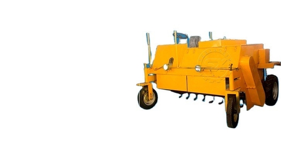 2024 Una persona guida tipo mobile compost turner funzione compost materiale girare