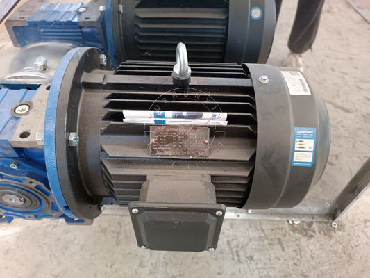 Separatore liquido-solido a schermo inclinato Peso 700 kg Ideale per il trattamento esterno delle acque reflue