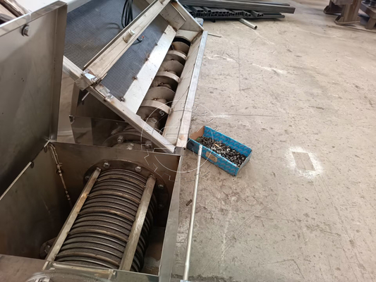 Separatore liquido-solido a schermo inclinato Peso 700 kg Ideale per il trattamento esterno delle acque reflue